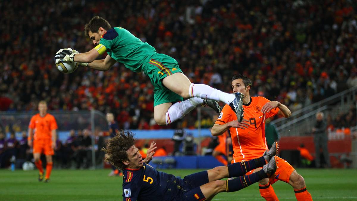 Ist der Schlussmann der großen spanischen Ära: Weltmeister 2010, Europameister 2008 und 2012. Gewann drei Mal die Champions League - und wechselte im Streit mit José Mourinho 2015 zum FC Porto. Dort hat er nun seine Karriere beendet