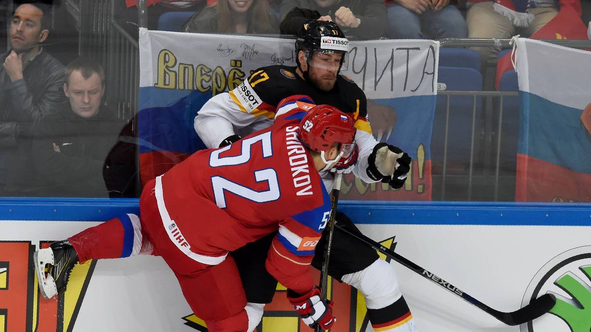 Es ist ein intensives Eishockey-Spiel in dem Deutschland einige Zeit mithalten kann. Gegen Ende geht dann allerdings spürbar die Puste aus