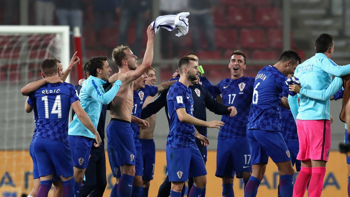 TOPF 2 - KROATIEN (18): Mit einem 4:1 im Playoff-Hinspiel gegen Griechenland legen die Kroaten den Grundstein für ihre fünfte WM-Teilnahme, im Rückspiel reicht ein 0:0