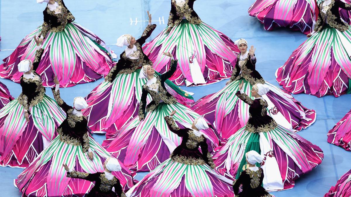 Allerorten sind Blumen und hell leuchtende Farben zu bewundern