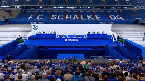 SPORT1-Reporter Oliver Müller ordnet die wichtigsten Erkenntnisse aus der Mitgliederversammlung rund um die Hefer-Wiederwahl und den Tönnies-Rückzug ein. 