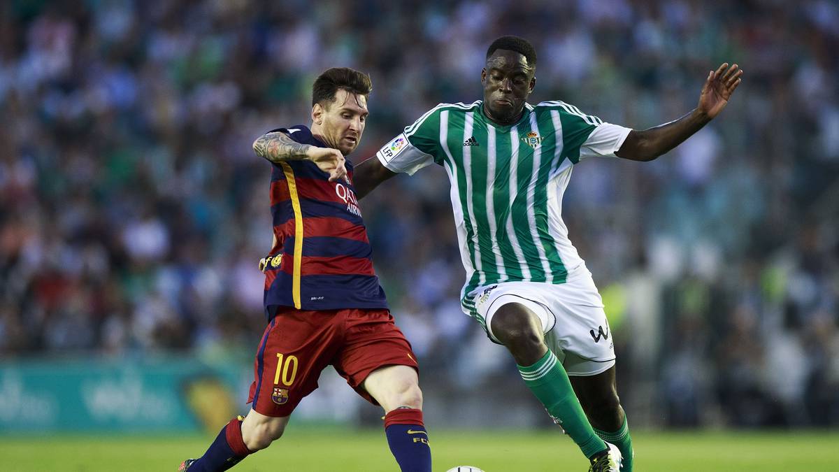 Die Summe für Torjäger Sanabria konnte der Ex-Klub von Heiko Westermann und Rafael van der Vaart nur deshalb berappen, weil er Defensiv-Ass N'Diaye (r.) an den Liga-Konkurrenten Villarreal verkaufte. Der französisch-senegalesische Sechser gilt mittlerweile als echter Wandervogel. Vor seiner Zeit in Spanien verdiente er bereits in Frankreich, in der Türkei und in England sein Geld