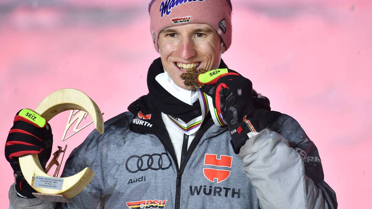 Karl GEIGER (GER), mit Medaille,Platz 3,Bronzemedaille. Siegerehrung. Ski jumping, Skispringen, Ski, nordisch Men Individual HS 137,Skispringen,Skisprung Einzelwettbewerb Herren ,Grossschanze am 05.03.2021. FIS Nordische Ski WM 2021in Oberstdorf vom 22.02.-07.03.2021. *** Karl GEIGER GER , with medal,place 3,bronze medal award ceremony Ski Jumping Men Individual HS 137,ski jumping,ski jumping individual competition men ,large hill on 05 03 2021 FIS Nordic World Ski Championships 2021in Oberstdorf from 22 02 07 03 2021