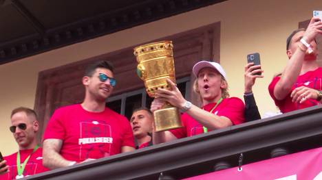 Der FC Bayern trifft zum Saisonauftakt auf Pokalsieger RB Leipzig. Domenico Tedesco freut sich auf die Aufgabe im Supercup.