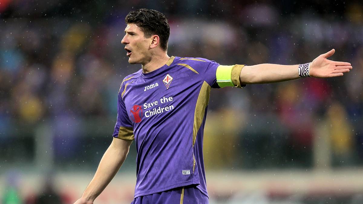 Auch seine zweite Saison in Italien ist aufgrund von Verletzungen durchwachsen. Gomez wird zwar zum Kapitän von Florenz, doch so richtig kommt er nicht in Tritt