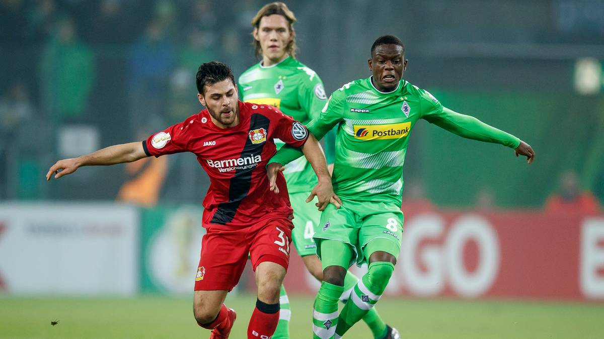 Im Spiel geht es von Beginn an rund. Beide Teams liefern sich einen offenen Schlagabtausch