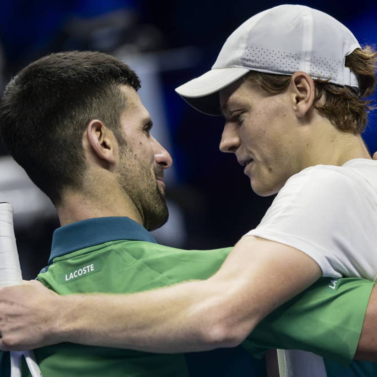 ATP Finals: invencível Sinner ajuda Djokovic a chegar às meias