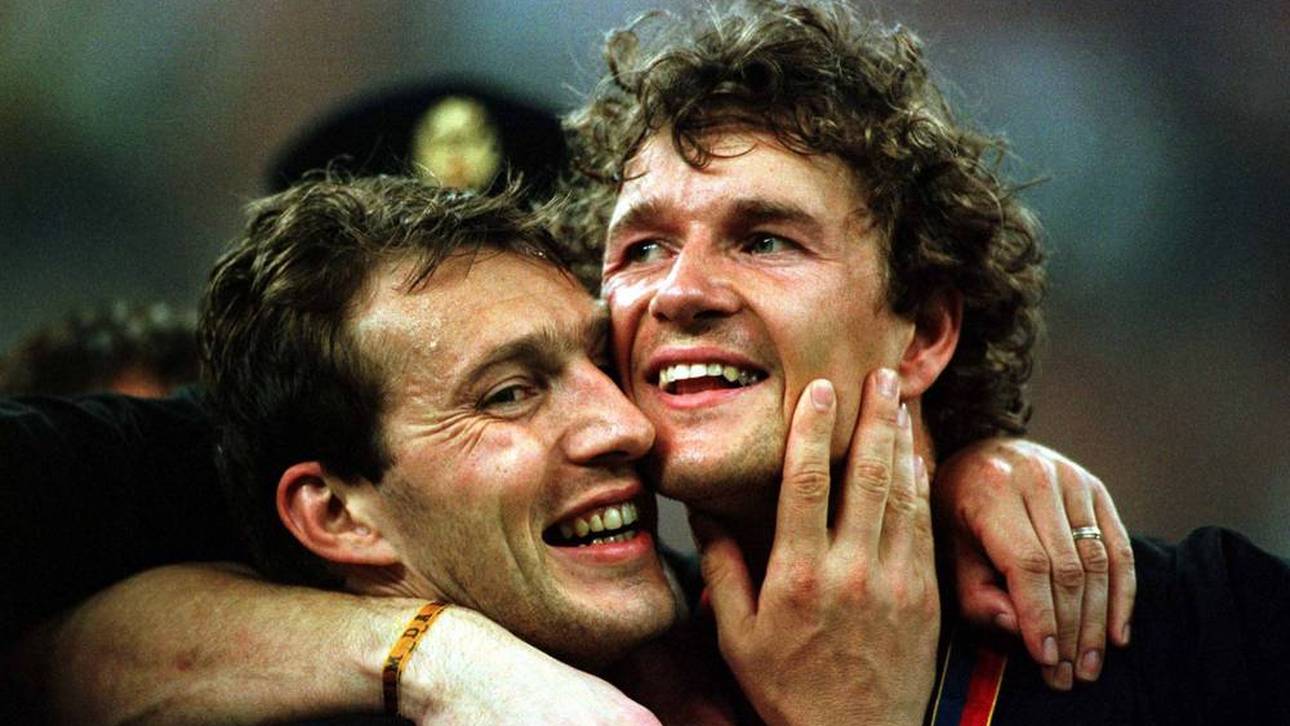 Marc Wilmots (li.) und Jens Lehmann feiern den Triumph im UEFA-Cup 1997