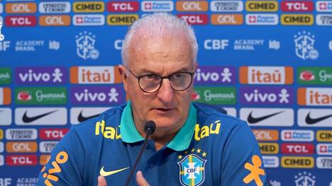 Nach der 0:1-Niederlage gegen Paraguay kritisierte Brasiliens Trainer Dorival Junior seine Mannschaft scharf. Er nannte die erste Halbzeit die schlechteste seit seinem Amtsantritt und beklagte den Verlust des Spielflusses.