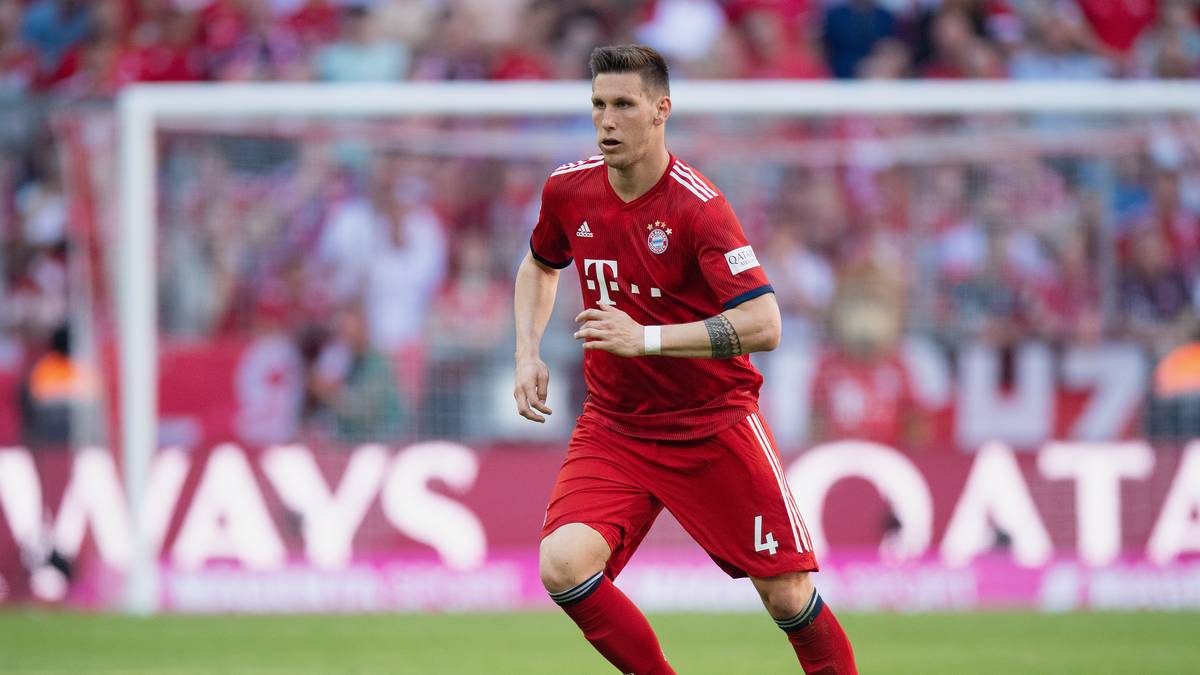Nach SPORT1-Informationen hat Manchester United ein Auge auf Süle geworfen. Die Red Devils haben sich bereits nach dem Innenverteidiger erkundigt. In der Bayern-Verteidigung wird es zur neuen Saison wohl ohnehin Abgänge geben. Als Kandidaten gelten Mats Hummels und Jérôme Boateng. Süle werden die Bayern nicht abgeben