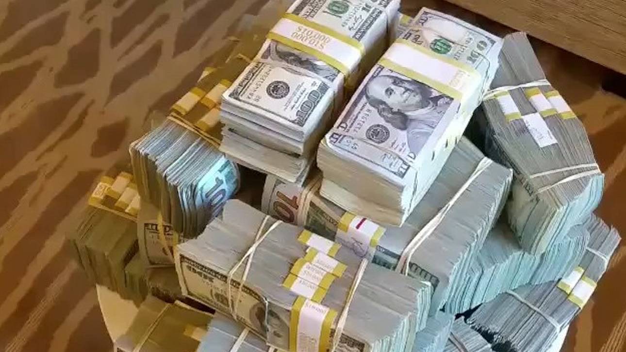 Mayweather protzt mit Dollar-Berg