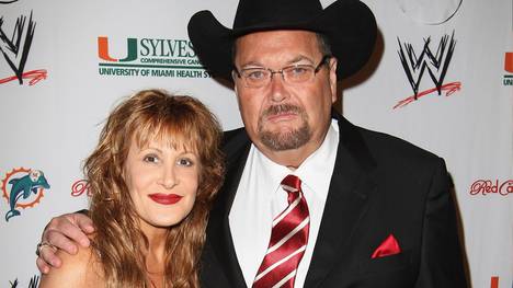 Der langjährige WWE-Kommentator Jim Ross trauert um seine Ehefrau Jan