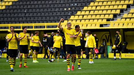 So war es kürzlich noch: Die Spieler von Borussia Dortmund um Erling Haaland jubeln vor leeren Rängen