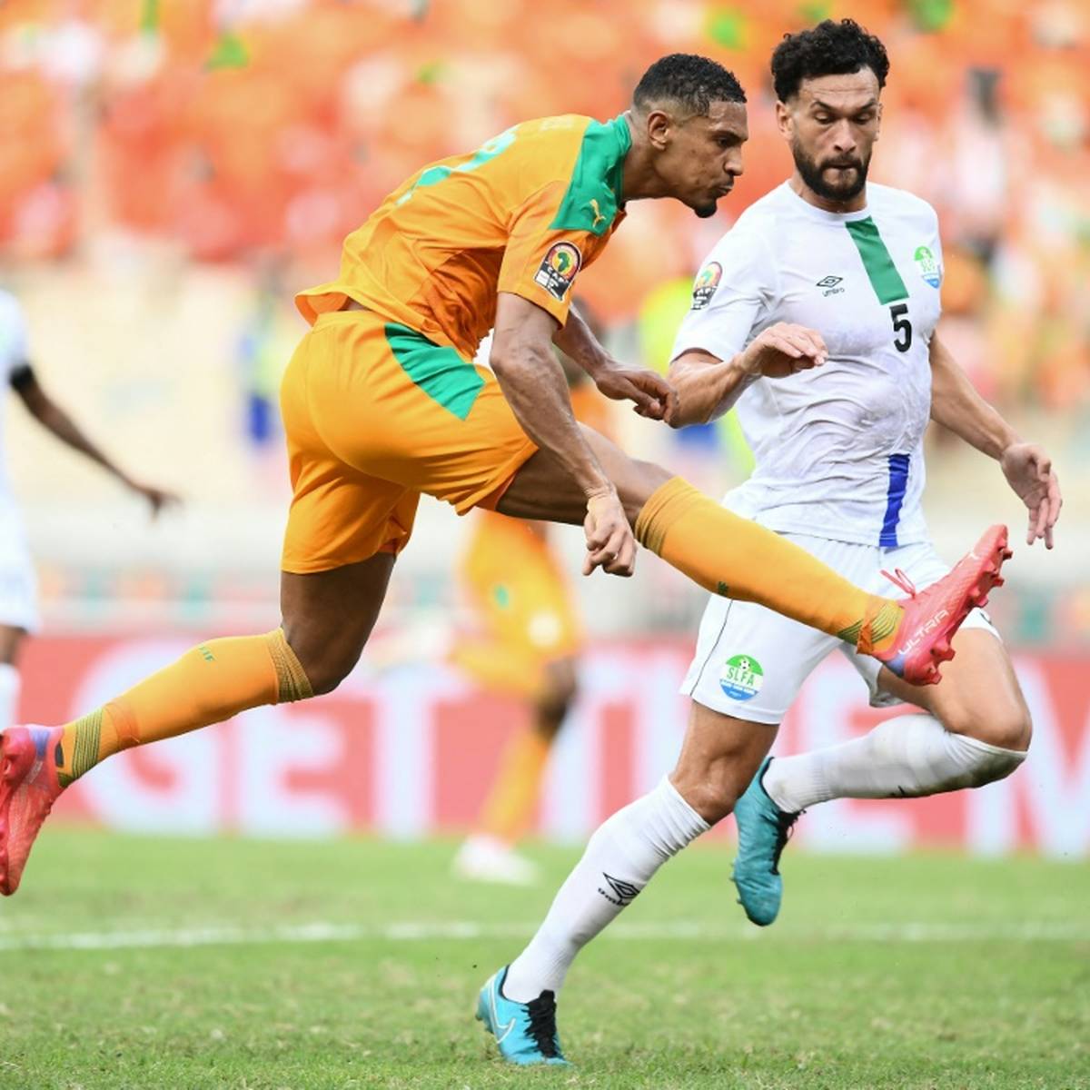 Beim Afrika-Cup muss Algerien ums Weiterkommen zittern. Auch die Elfenbeinküste erleidet einen Rückschlag.