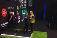 Duell zweier Darts-Legenden beim Grand Slam of Darts: Am 2. Spieltag in Gruppe G treffen Michael van Gerwen und Gary Anderson aufeinander - und liefern sich ein packendes Duell bis zum Schluss.