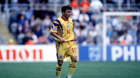 Er gilt als einer der größten Fußballer Osteuropas, gewann Titel in Rumänien, Spanien, der Türkei und verhalf Galatasaray zum größten Erfolg der Vereinshistorie. Viele sehen ihn bis heute unumstritten als Legende. Das ist seine Geschichte.