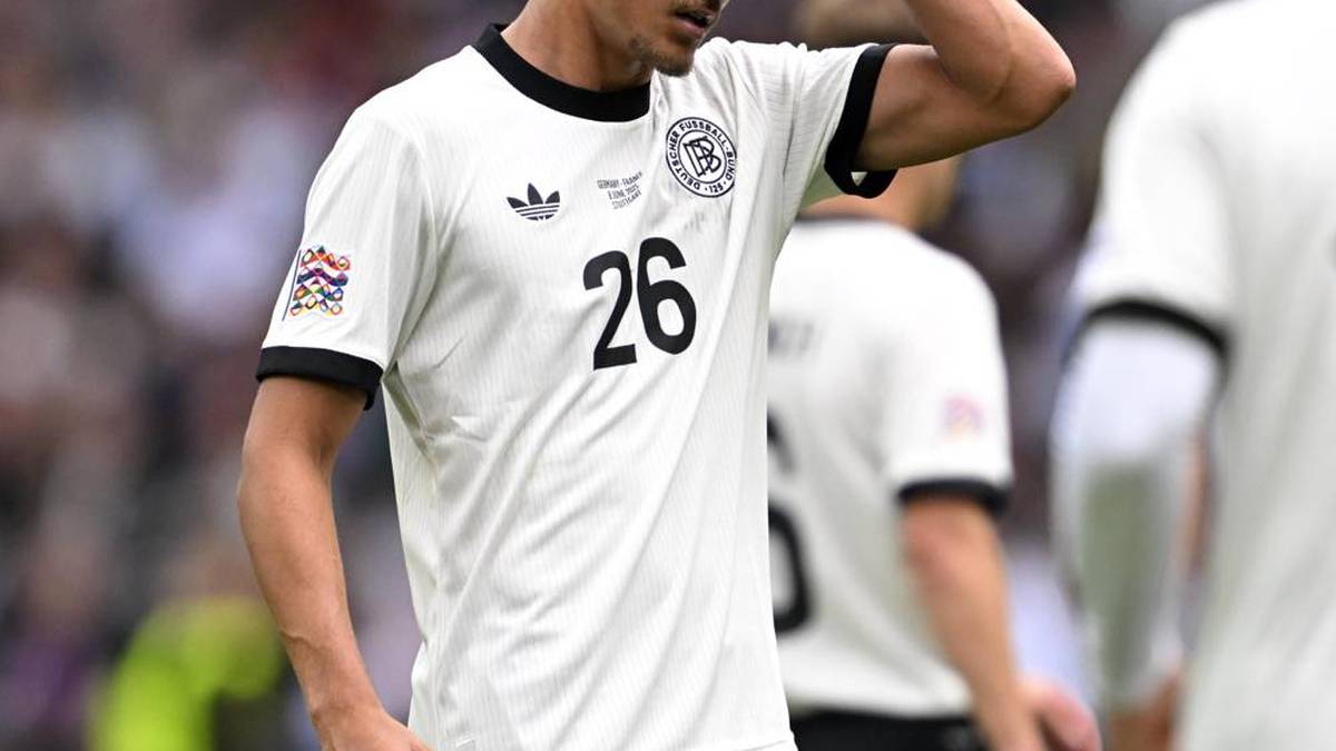 Tom Bischof spielte in seiner ersten Saison beim FC Bayern eine größere Rolle als gedacht. Doch ganz reichte es noch nicht für den WM-Kader. Coach Julian Nagelsmann sagte dazu folgendes: "Ich habe ihm gesagt, dass er super nah dran war. Ich halte sehr viel von ihm menschlich und auch als Fußballer."