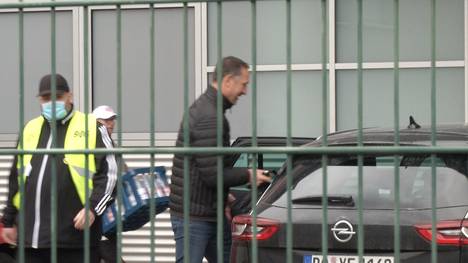 Einen Tag nach dem desolaten 1:4 gegen Stuttgart ist FSV-Coach Achim Beierlorzer zum Krisengespräch in Mainz erschienen. Eine Entscheidung ist noch nicht gefallen, alles deutet aber auf einen Rauswurf des Trainers hin.