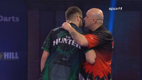 Der gesetzte Jamie Hughes muss bereits in seinem Auftaktspiel die Segel streichen. Gegen Adam Hunt verliert er sang- und klanglos.