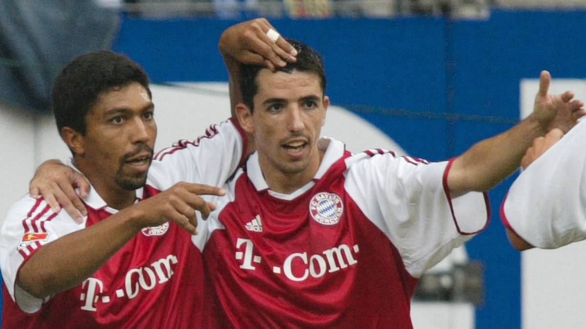 SAISON 2003/04 - 4 STÜRMER: Eine Spielzeit ohne Titel findet ihren negativen Höhepunkt in der Pokalpleite gegen Alemannia Aachen. GIOVANE ELBER macht noch die ersten Saisonspiele mit, bevor er sich nach Lyon verabschiedet. Neuer starker Mann ist ROY MAKAAY, der im Bayern-Sturm auch sofort liefert (32/23)