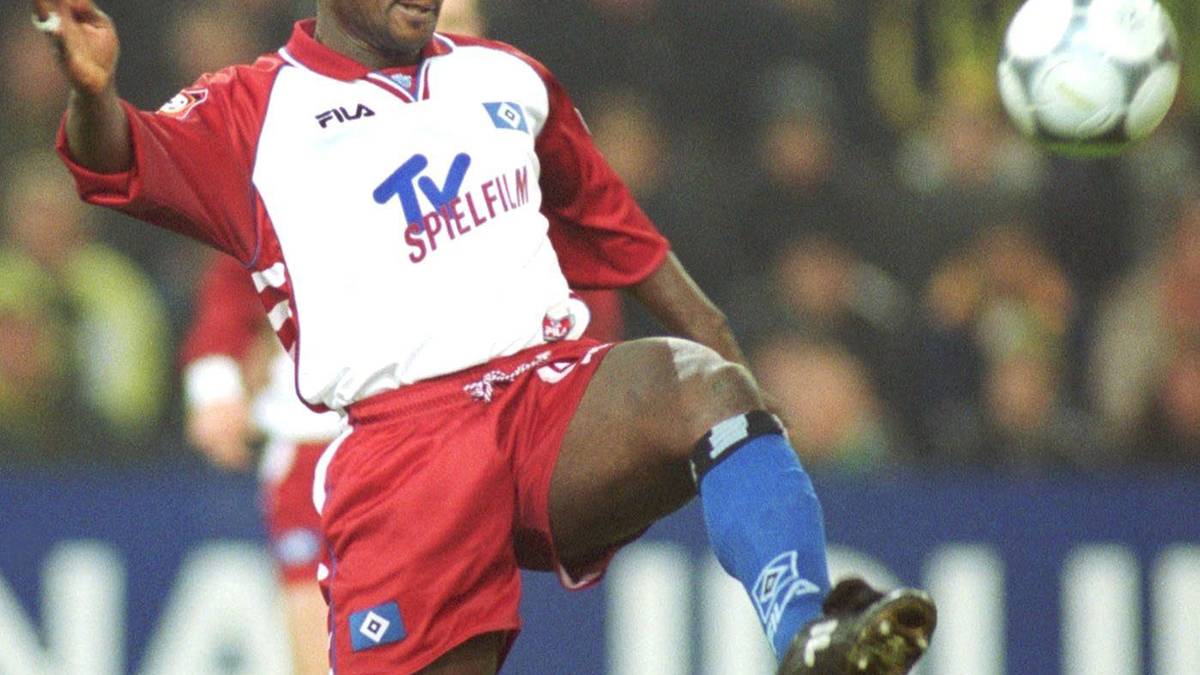 PLATZ 8: Ebenso 96 Mal ist Anthony Yeboah erfolgreich. Der Ghanaer stürmt für Frankfurt und den HSV, heimst 1993 und 1994 die Torjägerkanone ein
