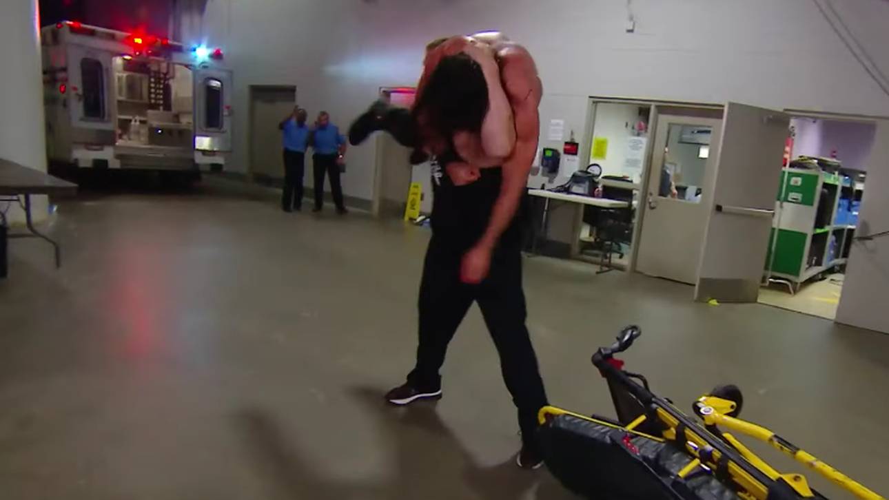 WWE: Lesnar stoppt Krankenwagen