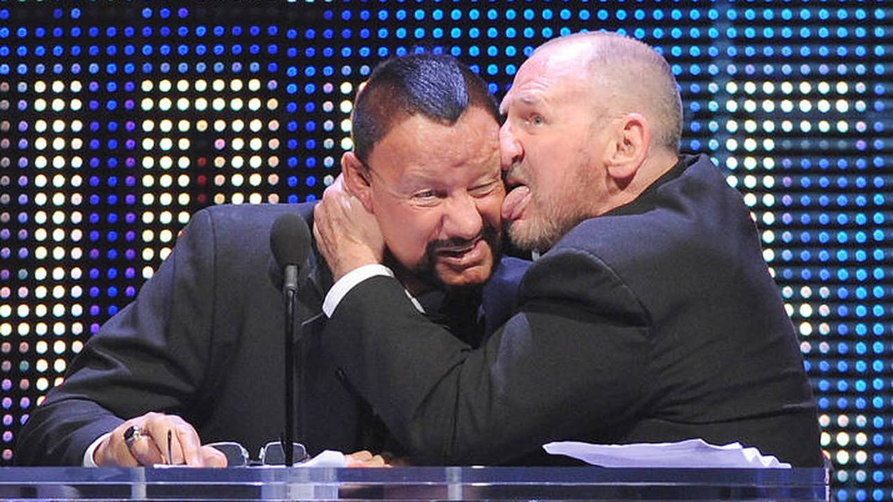 Butch (r.) und Luke bei ihrer Aufnahme in die WWE Hall of Fame 2015