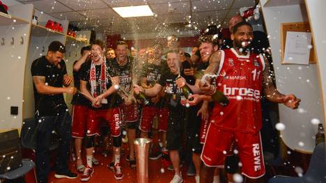 Die Brose Baskets Bamberg feiern ihren Sieg 2016