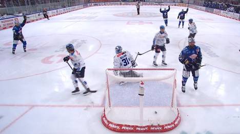 Die Aufsteiger Dresdner Eislöwen kämpfen in der Partie gegen den ERC Ingolstadt um ihren ersten Sieg in der DEL. 