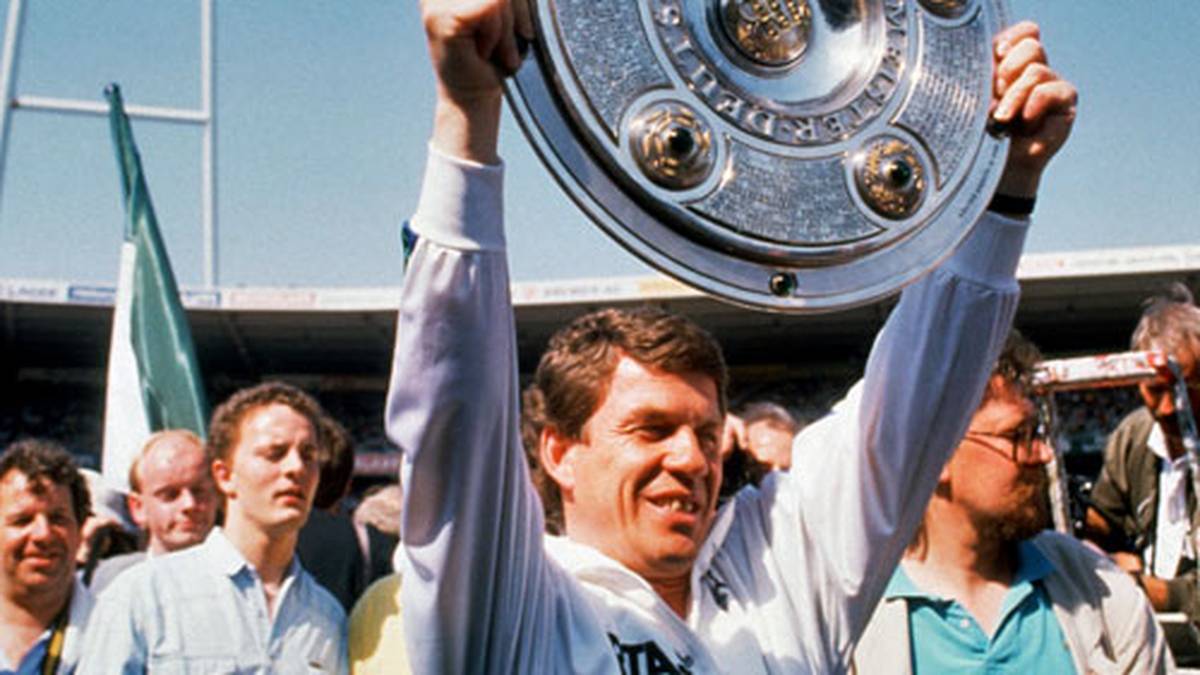 Werder entwickelt sich zu einem dauerhaften Rivalen von Rekordmeister FC Bayern München. Als Krönung gewinnt "König Otto" zwei Meisterschaften (1988, 1993) und  zweimal den Pokal (1991, 1994)