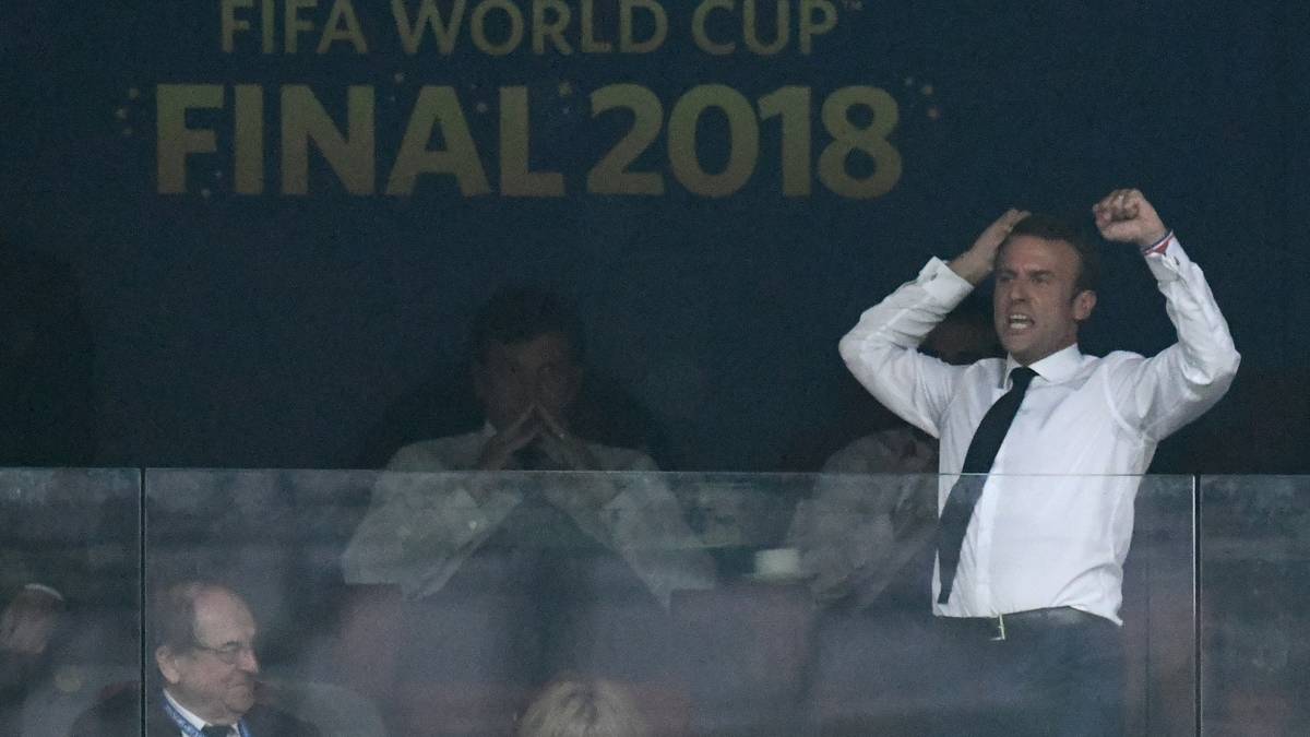 CORRIERE DELLA SERA: "Macron und die Franzosen feiern einen verdienten Triumph. Moskau färbt sich blau. Die Kroaten kämpfen hart, müssen jedoch kapitulieren. Die Franzosen strömen auf die Straßen. Große Feier auf den Champs Elysees. In Paris explodiert die Freude"