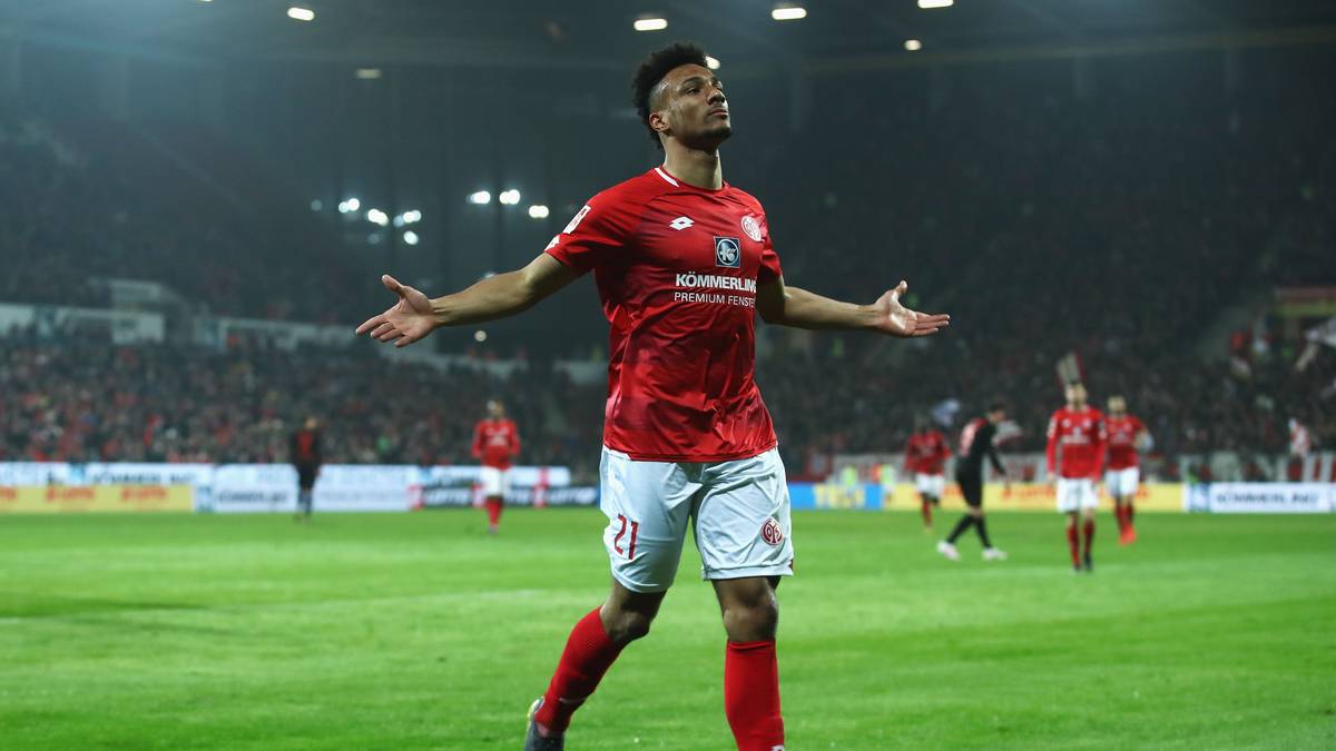 PLATZ 14 - FSV MAINZ 05: Schon zu Zeiten von Jürgen Klopp, als die Rheinhessen die berühmten rot-weißen Karo-Trikots trugen, war Lotto der Ausrüster. Das könnte sich ab 2020 ändern. Die Mainzer schielen auf mehr als die aktuellen 1,5 Millionen Euro Einnahmen pro Saison  