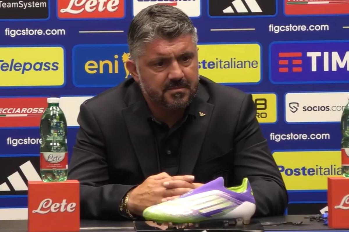 Gennaro Gattuso feiert einen gelungenen Einstand als italienischer Nationaltrainer. Nach dem 5:0-Sieg gegen Estland widmet der 47-Jährige den Erfolg seiner Frau, die es seit 28 Jahren mit ihm aushält.