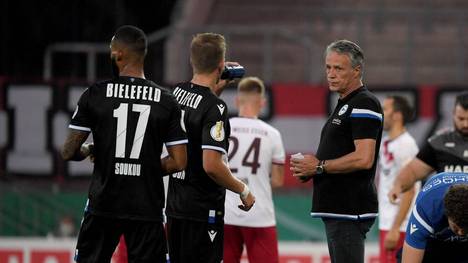 Bielefeld-Trainer Uwe Neuhaus bestritt sein erstes Bundesliga-Spiel an der Seitenlinie