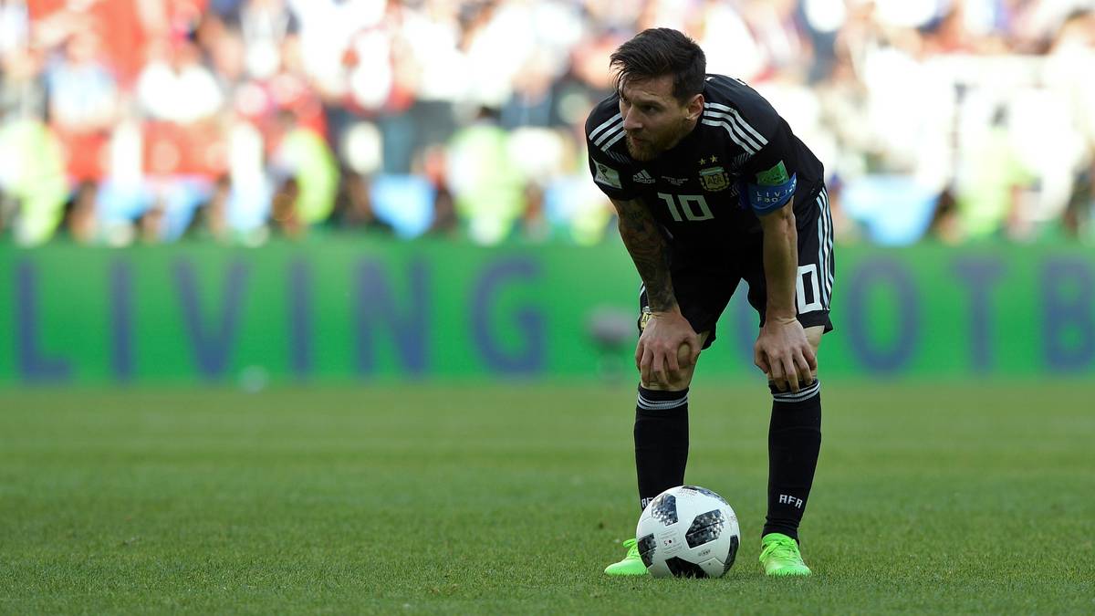 PLATZ 8: ARGENTINIEN - Auf Superstar Lionel Messi ruhen mal wieder die Hoffnungen einer ganzen Nation. Beim 1:1 im Auftaktspiel gegen Island zeigte sich aber: Die Sehnsucht nach dem Titel ist beim Vize-Weltmeister von 2014 eine besonders große Last