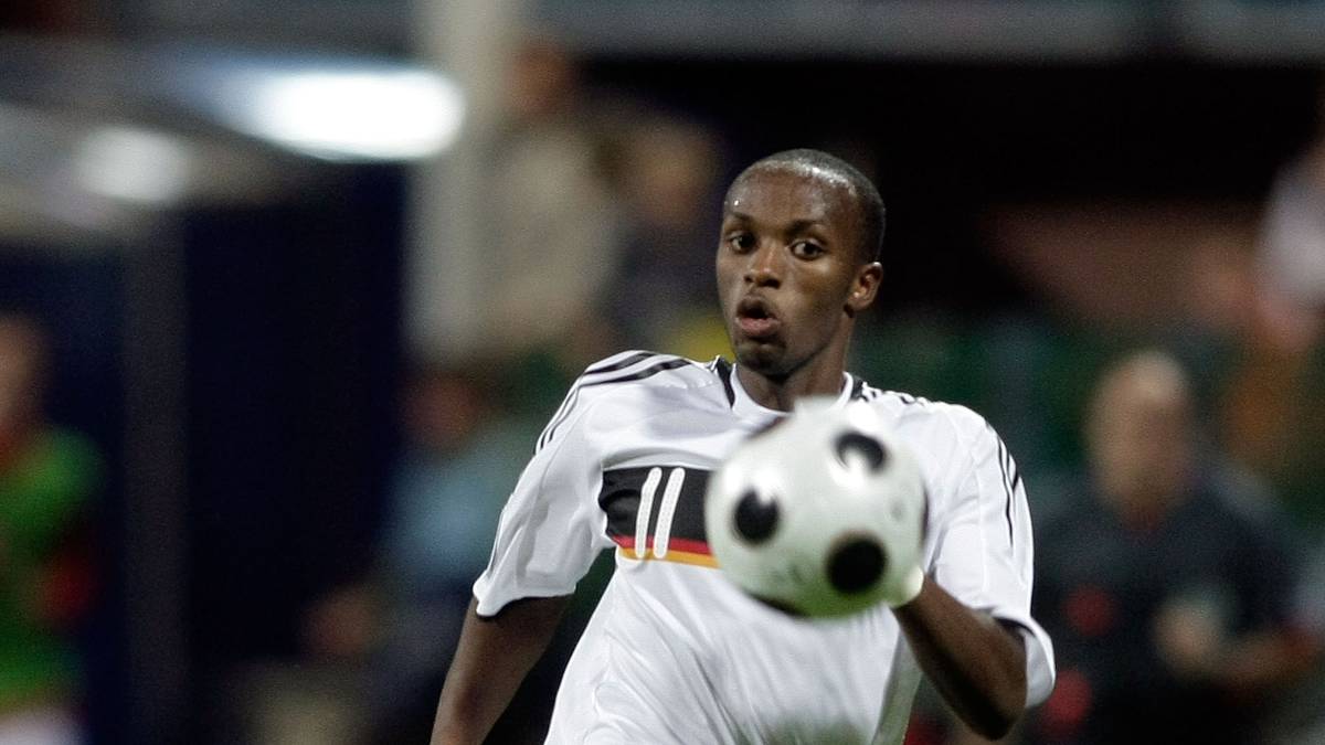 Es folgte ein weiteres Kurz-Engagement beim FC Pipinsried. Kurz im Sinne von 20 Tagen. Nach nur zwei Testspielen beim Regionalligisten gingen Verein und Spieler getrennte Wege. "Unüberbrückbare Differenzen" wurden als Grund angegeben. Anschließend ging es nach Bulgarien, wo sein Vertrag aber inzwischen auch wieder ausgelaufen ist - nun also B-Klasse in München