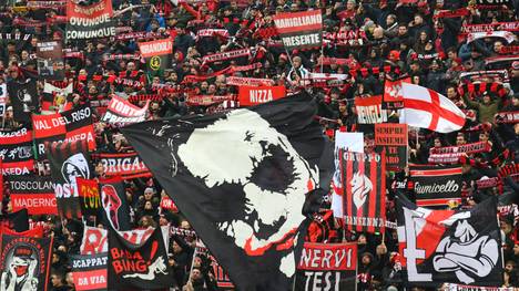 Ein Fan des AC Mailand wurde schwer verletzt