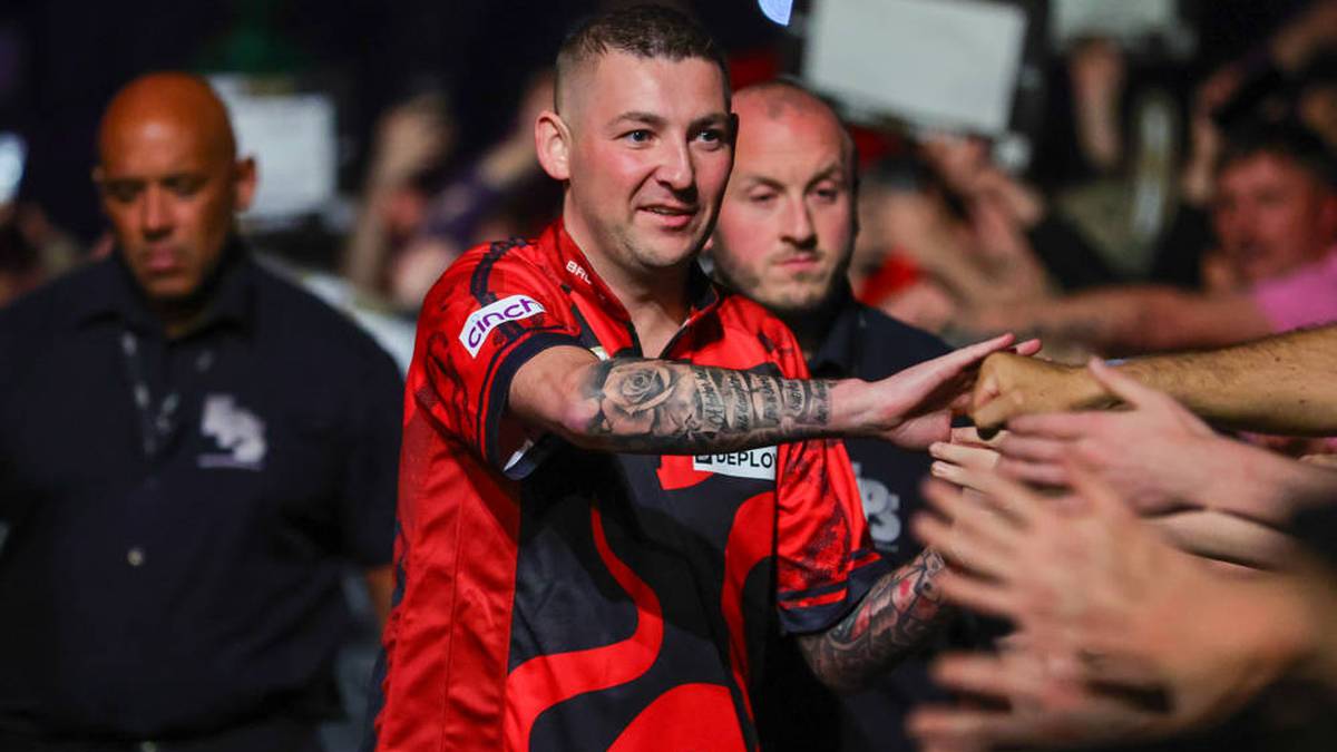 NATHAN ASPINALL (England):
„The Asp“ ist regelmäßig in der Endphase der Weltmeisterschaft anzutreffen. An einem guten Tag kann er auch Littler, Humphries und Co. ärgern