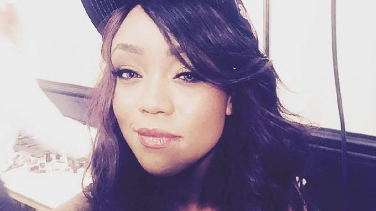 Man sieht es ihr nicht auf den ersten Blick an, aber auch ALICIA FOX ist schon eine Veteranin des Geschäfts. Seit 2006 steht das frühere Model unter WWE-Vertrag. Der damalige Personalchef entdeckte das frühere Model in einem Bikini-Katalog