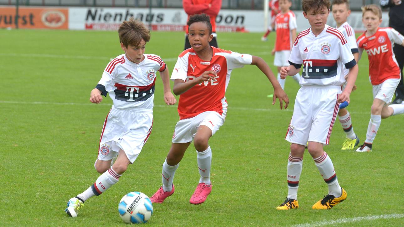 Kenan Yildiz im Mai 2016 in einem Spiel der U11 des FC Bayern gegen die U11 von Rot-Weiß Essen