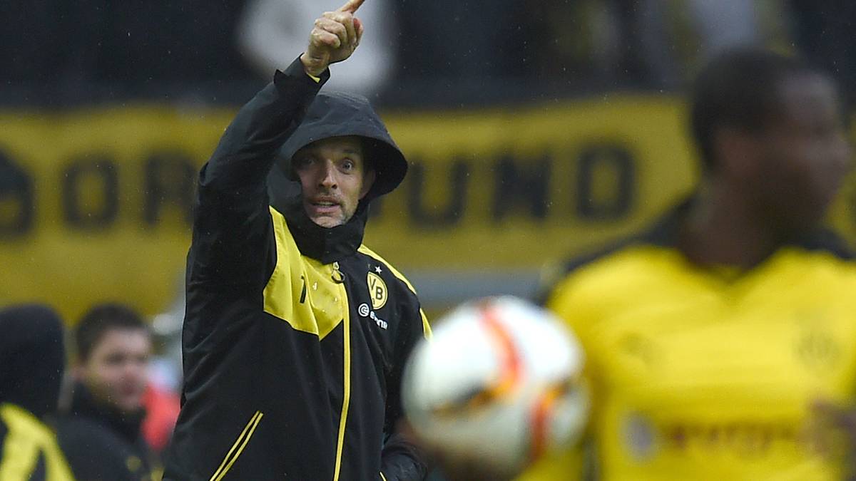 Erkennen Sie den Mann mit der Mütze? Klar, es ist Thomas Tuchel - und der BVB-Coach ist bei weitem nicht der Einzige, der am 19. Bundesliga-Spieltag im Regen steht. SPORT1 zeigt die Bilder