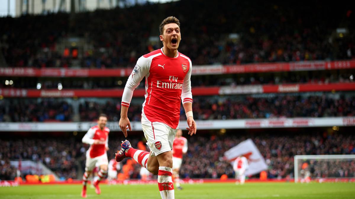 Mesut Özil vom FC Arsenal jubel