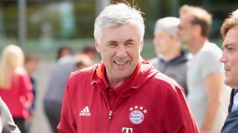 FC Bayern Muenchen New Car Handover