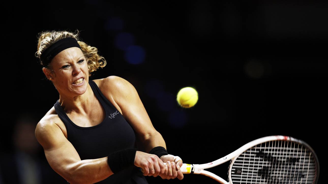 Siegemund hält deutsche Fahne hoch