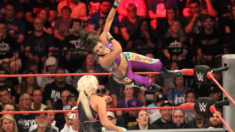 Bayley feierte am Montag bei WWE ihr RAW-Debüt mit einem Sieg über Dana Brooke
