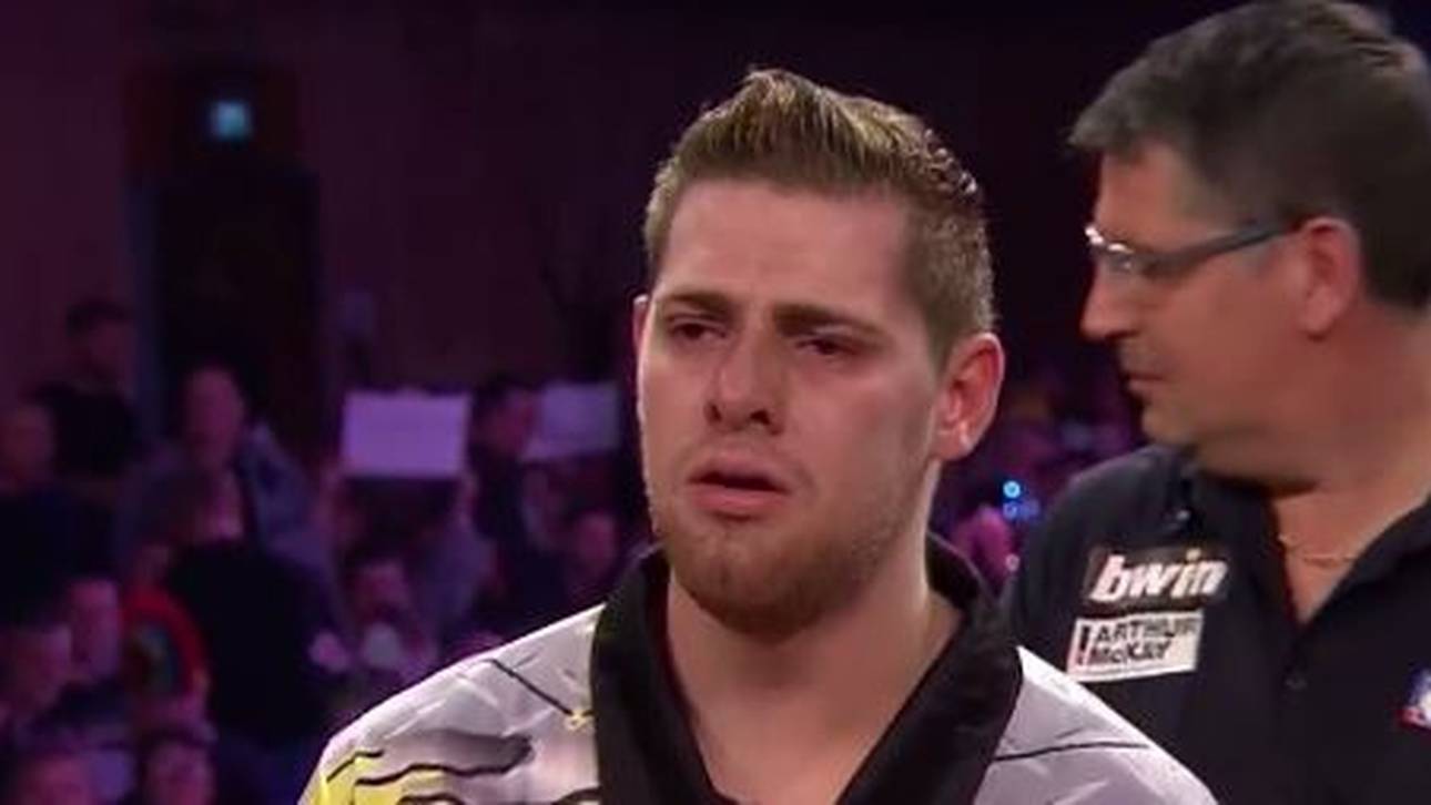 Darts-Profi spielt unter Tränen
