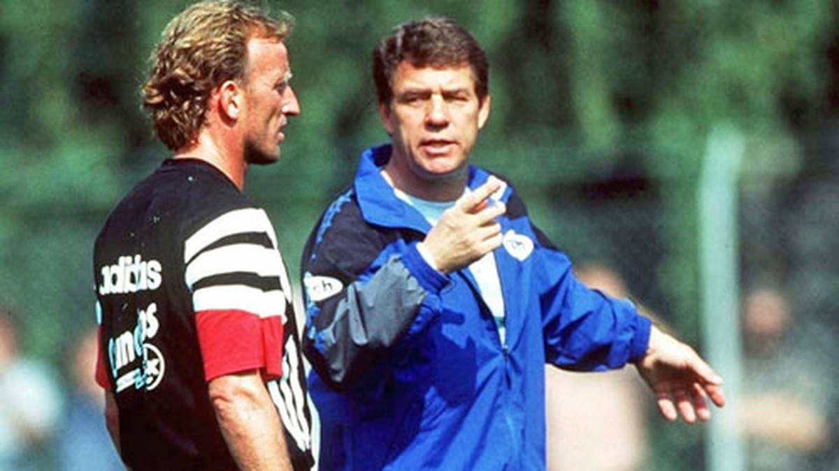 Rehhagel bleibt allerdings nicht lange ohne Job. Er übernimmt den erstmals aus der Bundesliga abgestiegenen 1. FC Kaiserslautern und führt das Team um Kapitän Andreas Brehme direkt zurück ins Oberhaus