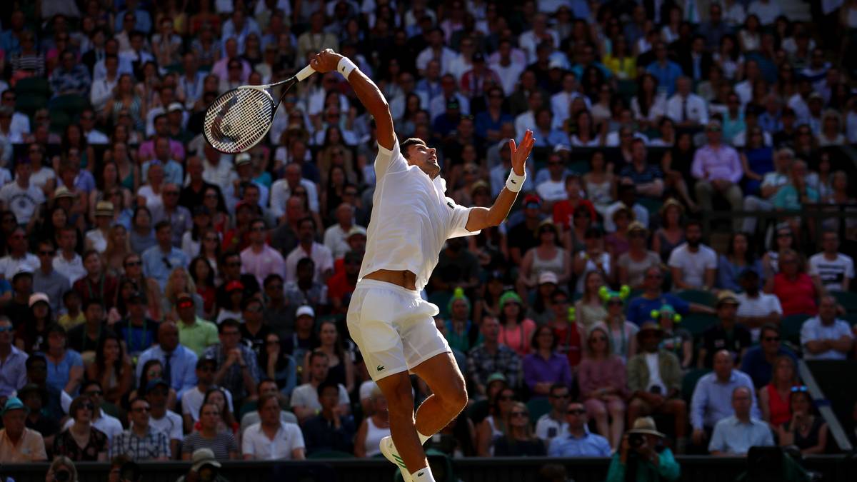 Wer Novak Djokovic spielen sehen wollte, brauchte jedoch ein Ticket für den Centre Court. Dort spielte der Serbe gegen Ernest Gulbis und zeigte unter anderem diesen Volleyschlag. Djokovic gewinnt mit 6:4, 6:1, 7:6