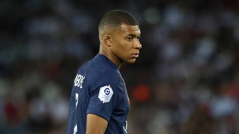 Hängt der Haussegen bei Paris St- Germain schief? Kylian Mbappé bricht einen eigenen Angriff ab und löst große Diskussionen aus.
