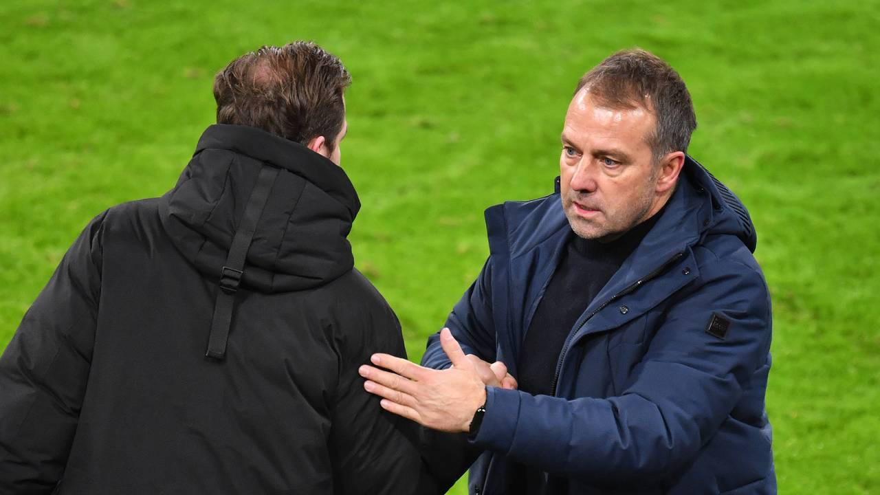FC Bayern Pressekonferenz: Trainer Hansi Flick holte sich Ratschläge ein